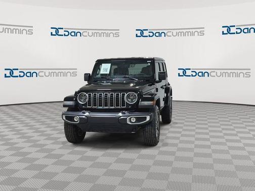 Black Clearcoat 2025 Jeep Wrangler Sahara