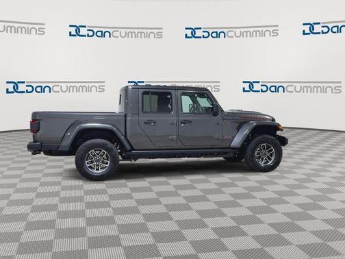 Granite Crystal Clearcoat Metallic 2026 Jeep Gladiator Mojave