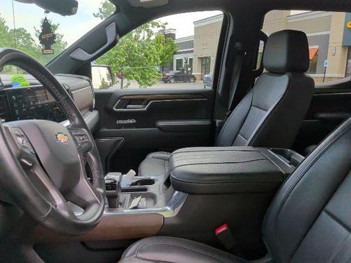 Black 2024 Chevrolet Silverado 1500 High Country