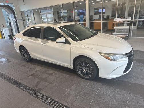 Blizzard Pearl 2015 Toyota Camry XSE
