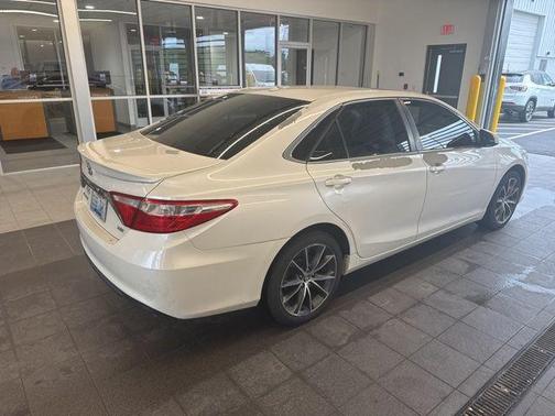 Blizzard Pearl 2015 Toyota Camry XSE