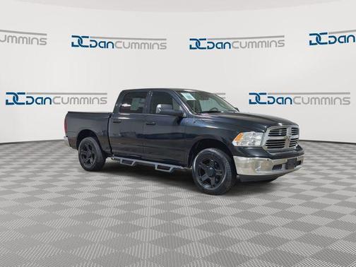 Brilliant Black Crystal Pearlcoat 2019 RAM 1500 Classic Lone Star