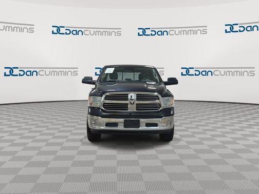 Brilliant Black Crystal Pearlcoat 2019 RAM 1500 Classic Lone Star