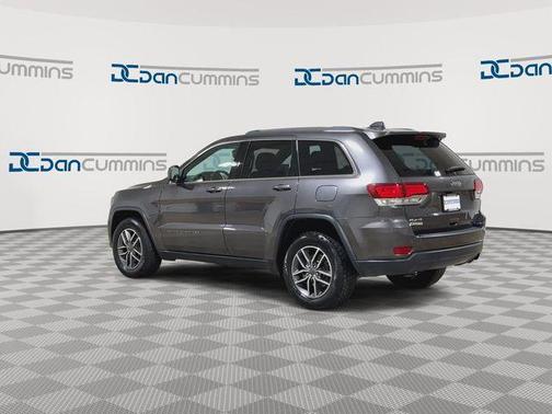 Granite Crystal Clearcoat Metallic 2020 Jeep Grand Cherokee Laredo E