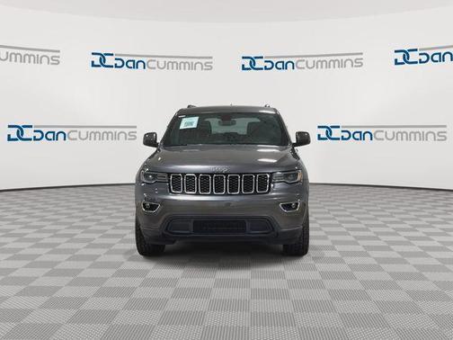 Granite Crystal Clearcoat Metallic 2020 Jeep Grand Cherokee Laredo E