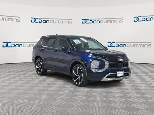Black 2024 Mitsubishi Outlander SE Black Edition