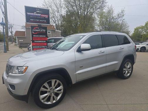 Bright Silver Metallic Clearcoat 2011 Jeep Grand Cherokee Laredo