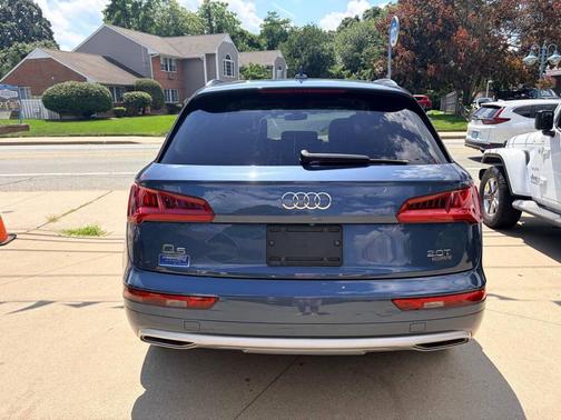 BLUE 2018 Audi Q5 2.0T Premium