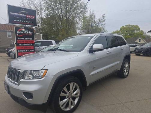 Bright Silver Metallic Clearcoat 2011 Jeep Grand Cherokee Laredo