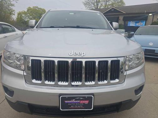 Bright Silver Metallic Clearcoat 2011 Jeep Grand Cherokee Laredo