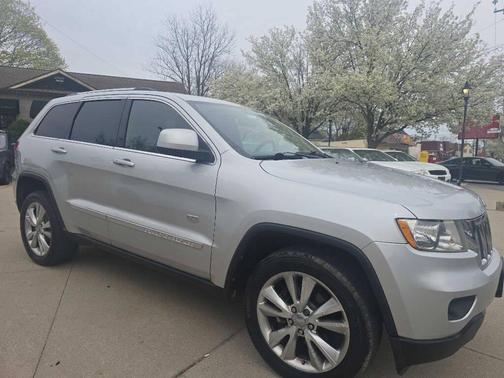 Bright Silver Metallic Clearcoat 2011 Jeep Grand Cherokee Laredo
