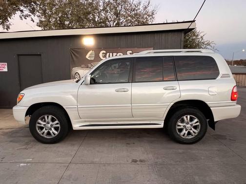 2004 Lexus LX 470 Base