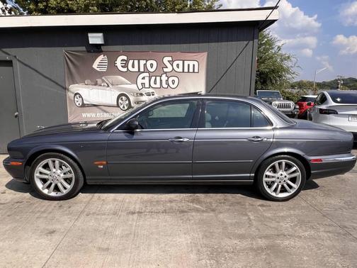 2004 Jaguar XJ Base