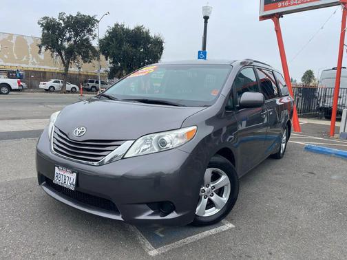 2017 Toyota Sienna LE