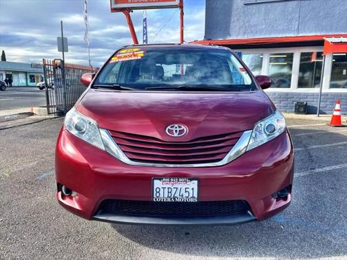 2016 Toyota Sienna LE