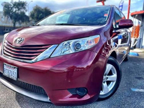 2016 Toyota Sienna LE