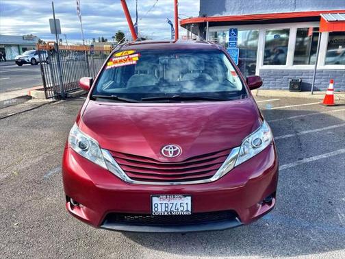 2016 Toyota Sienna LE