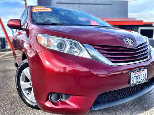2016 Toyota Sienna LE