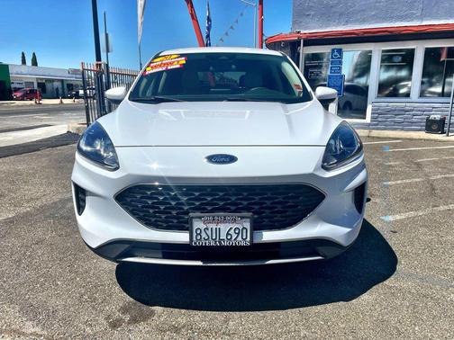 2020 Ford Escape SE