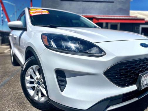 2020 Ford Escape SE
