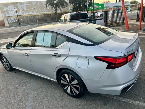 2021 Nissan Altima 2.5 SV