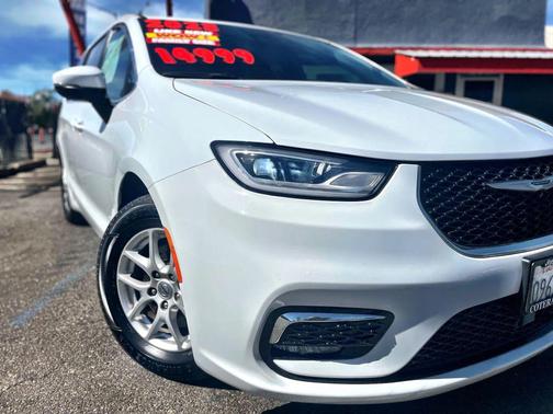 2023 Chrysler Pacifica Touring