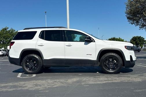 Summit White 2023 GMC Acadia AWD AT4