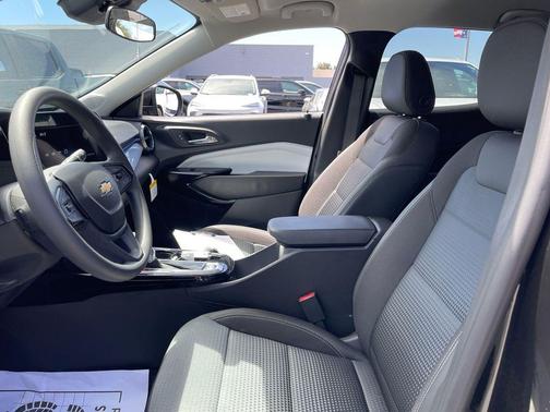 Black Metallic 2026 Chevrolet Trax LT