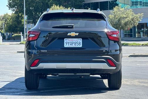 Black Metallic 2026 Chevrolet Trax LT