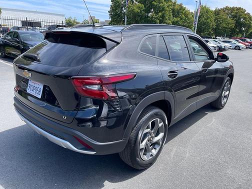 Black Metallic 2026 Chevrolet Trax LT