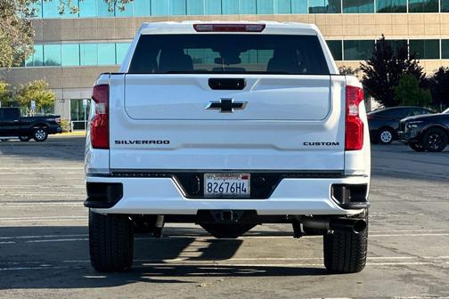 Summit White 2026 Chevrolet Silverado 1500 Custom
