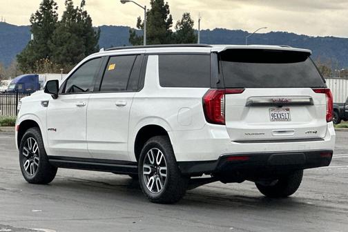 2023 GMC Yukon XL 4WD AT4