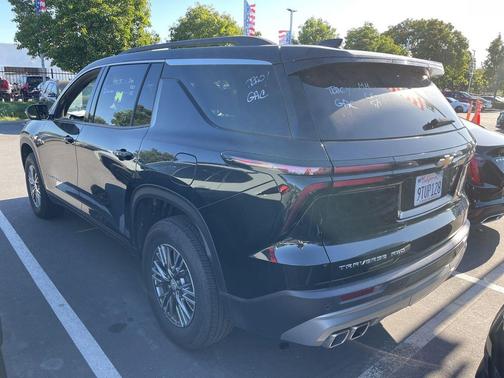 Mosaic Black Metallic 2025 Chevrolet Traverse LT