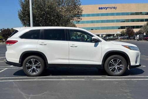 2019 Toyota Highlander LE