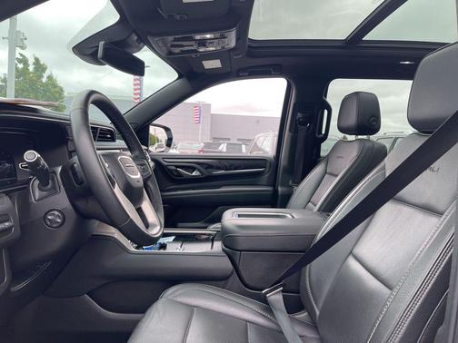 Sterling Metallic 2023 GMC Yukon XL Denali