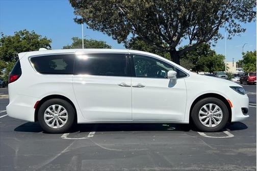 2018 Chrysler Pacifica Touring Plus