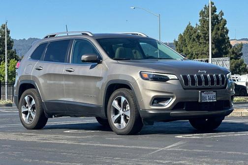 Light Brownstone Pearlcoat 2019 Jeep Cherokee Limited