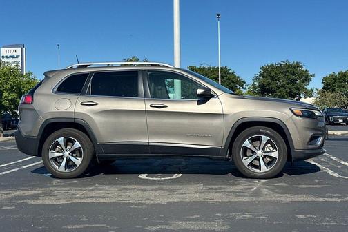 Light Brownstone Pearlcoat 2019 Jeep Cherokee Limited