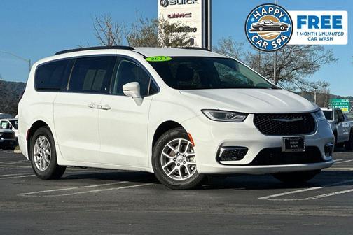 Bright White Clearcoat 2022 Chrysler Pacifica Touring L Minivan
