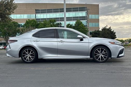 Celestial Silver Metallic 2023 Toyota Camry SE