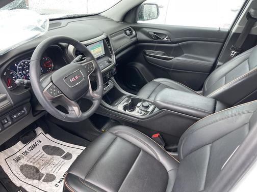 2022 GMC Acadia AWD AT4