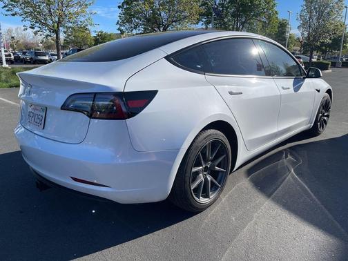Pearl White Multi-Coat 2023 Tesla Model 3 Standard Range