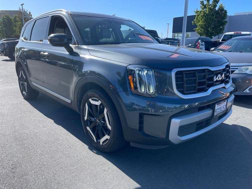 Gravity Gray 2023 Kia Telluride S