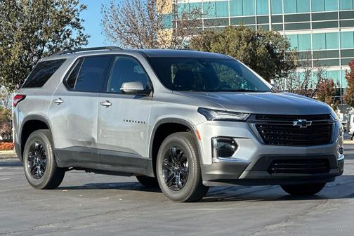 2023 Chevrolet Traverse LT Cloth