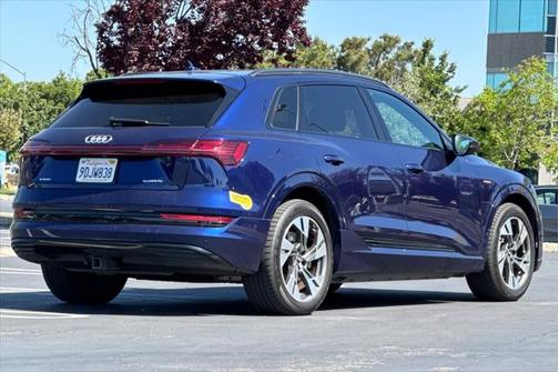 2022 Audi e-tron Premium