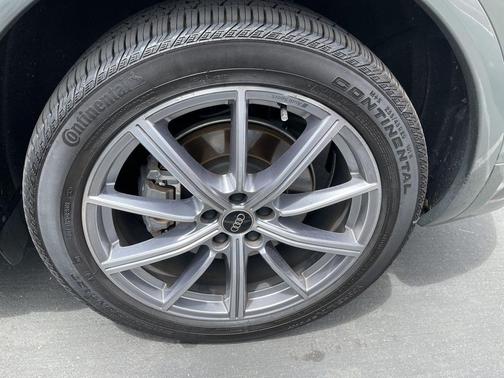 Chronos Gray Metallic 2023 Audi Q5 e 55 S line Premium Plus