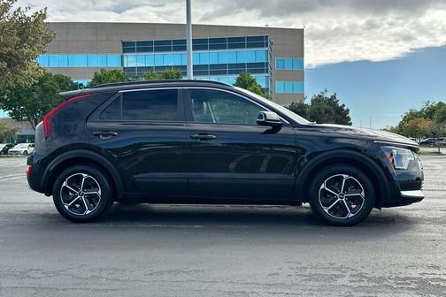 Aurora Black Pearl 2023 Kia Niro EX