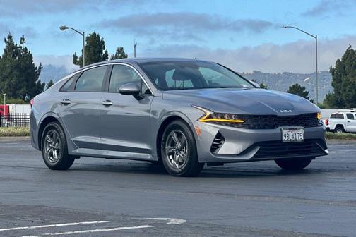 Everlasting Silver 2022 Kia K5 LX