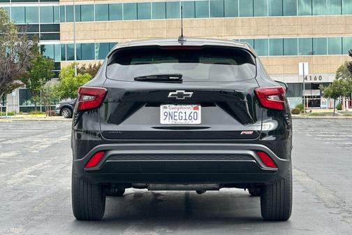 Mosaic Black Metallic 2024 Chevrolet Trax FWD 1RS