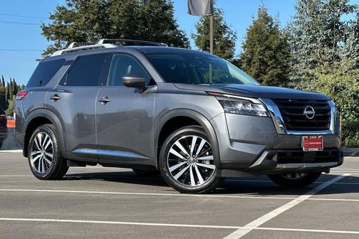 Gun Metallic 2024 Nissan Pathfinder Platinum FWD